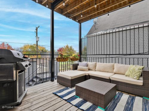 1643 Rockwell St, Chicago IL  60647-5217 exterior