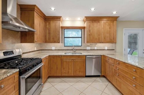 8205 Alabama Dr, Austin TX 78745-7613 exterior