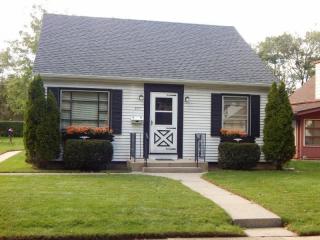 3717 3rd St, Milwaukee, WI 53207-3801