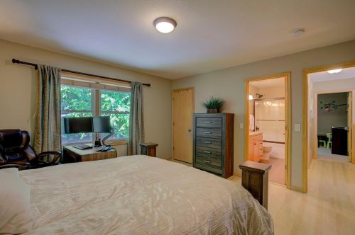 1890 Park Rdg Dr, Chaska MN 55318-2810 exterior