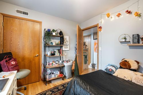 2910 Newhall St, Milwaukee WI 53211-3223 exterior