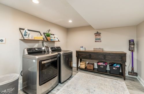 13 Larch Dr, Chester NJ  07930-2607 exterior