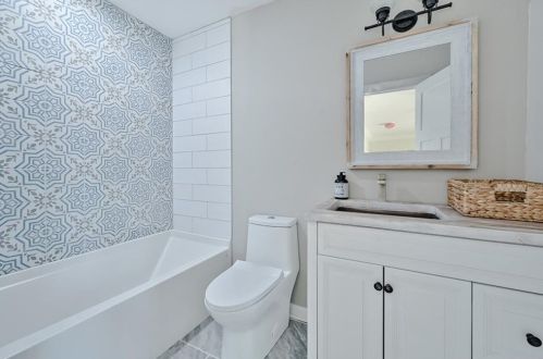 1477 Mercer Ave, Atlanta GA  30337-1515 exterior