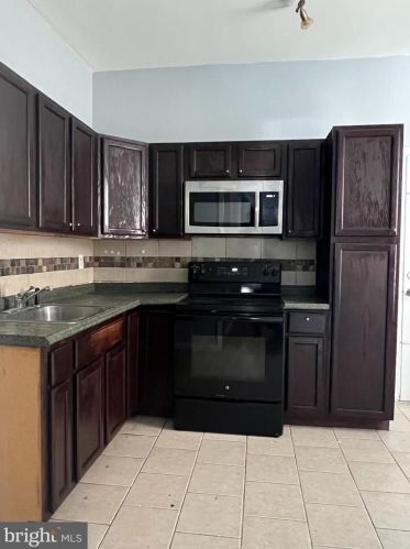 1323 28 St, Philadelphia PA 19145-2409 exterior