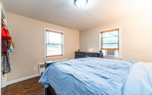 166 Giddings Ave, Windsor CT 06095-3744 exterior