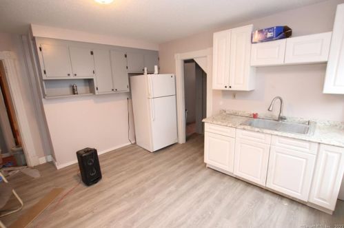 425 Burnside Ave, Hartford CT 06108-2711 exterior