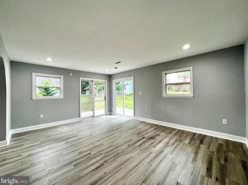 5910 Brookview Dr, Alexandria VA 22310-1819 exterior