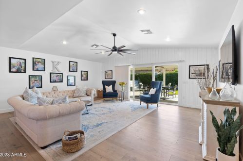 5201 34th St, Phoenix AZ  85018-1440 exterior