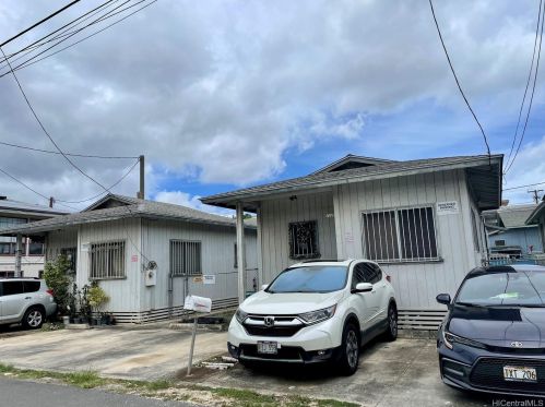 1125 Austin Ln, Honolulu, HI 96817-3425