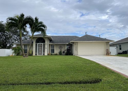 1243 Ermine Ave, Fort Pierce FL  34953-5031 exterior
