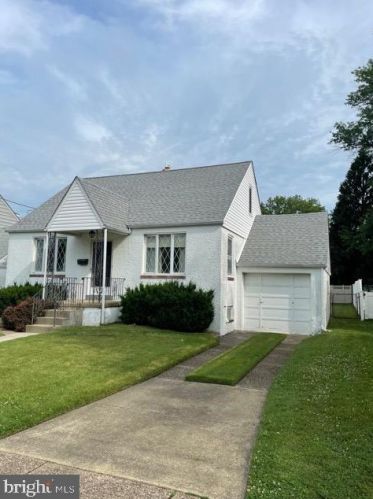 1809 High St, Haddon Heights, NJ 08035-1107