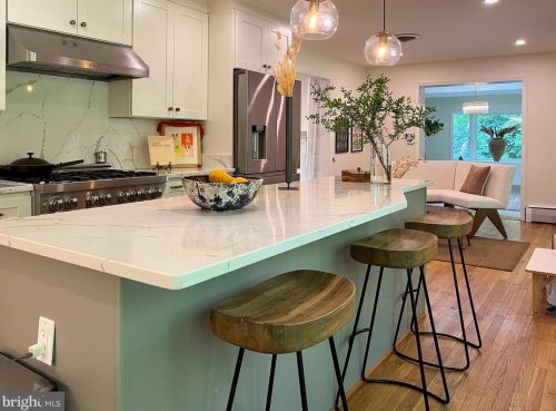 1240 Daleview Dr, Mc Lean VA  22102-1539 exterior