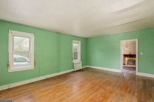 17 Old Hackettstown Rd, Hackettstown, NJ 07840-5807