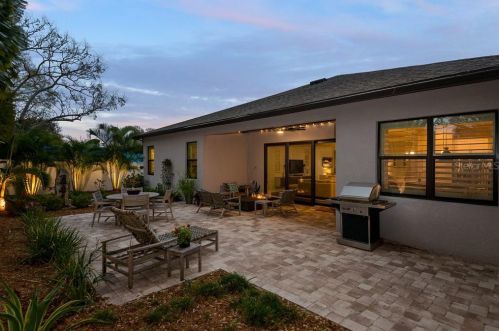 3017 Ballast Point Blvd, Tampa FL 33611-3902 exterior