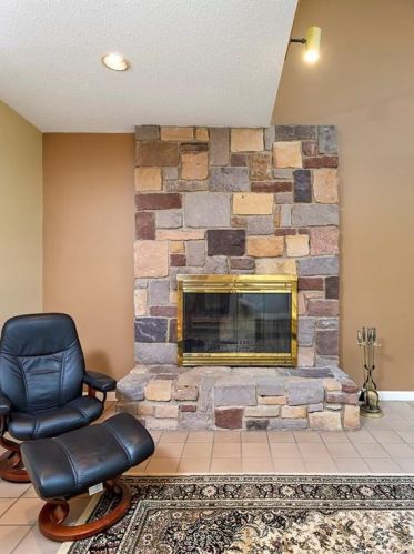 1 Essex Ct, Farmington CT 06032-1433 exterior