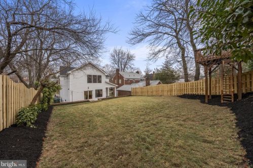 2706 Valley Dr, Alexandria VA  22302-2845 exterior