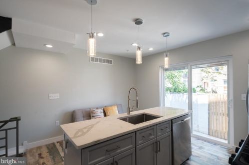 2621 Federal St, Philadelphia PA 19146-2432 exterior