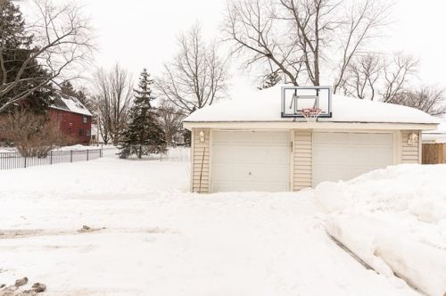 905 Tappan St, Bull Valley IL 60098-2451 exterior