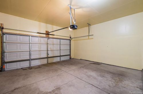 1342 Alameda Blvd, Troy MI  48085-6739 exterior