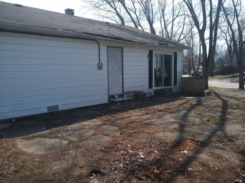 2212 Devonshire Rd, Waukegan, IL 60087-2131