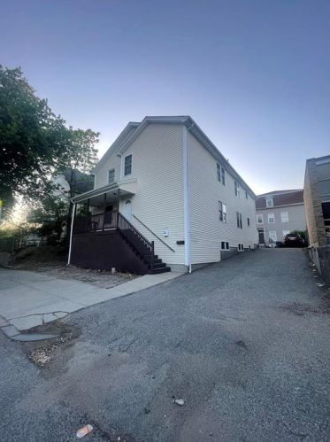 247 Public St, Providence, RI 02905-2215