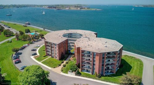 4 Capella, Middletown RI 02840-1587 exterior