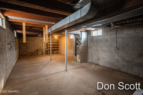 816 Spring St, Sylvan Beach MI 49461-1071 exterior