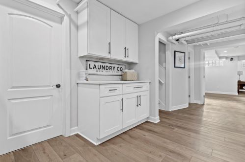 6162 Washington Cir, Milwaukee WI 53213-2472 exterior