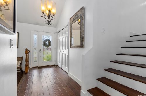 9085 Treasure Way, Sandy UT exterior