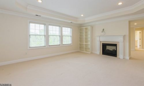 10 Baxter Ln, Town Center NJ 07052-1429 exterior