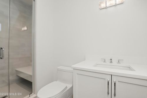 32 Meadowcroft Ln, Greenwich CT 06830-3823 exterior