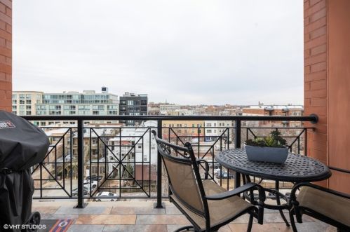 3232 Halsted St, Chicago IL 60657-3476 exterior