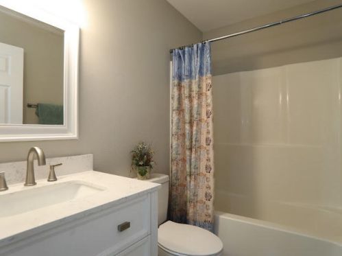 254 Iris Ln, Defuniak Springs, FL 32433-8918