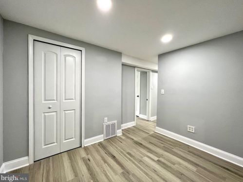 5910 Brookview Dr, Alexandria VA 22310-1819 exterior