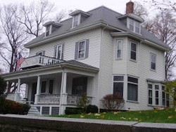 156 Park St, Newton, MA 02458-2043