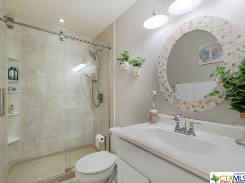 9515 Maverick Pt, San Antonio TX 78240-4049 exterior