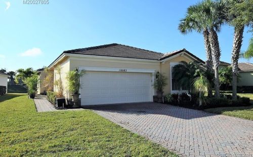 10082 Chadwick Dr, Fort Pierce FL 34987-2418 exterior