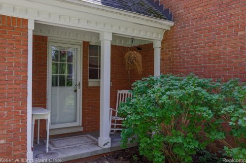 5394 Abbey Rd, Rochester MI 48307-2400 exterior