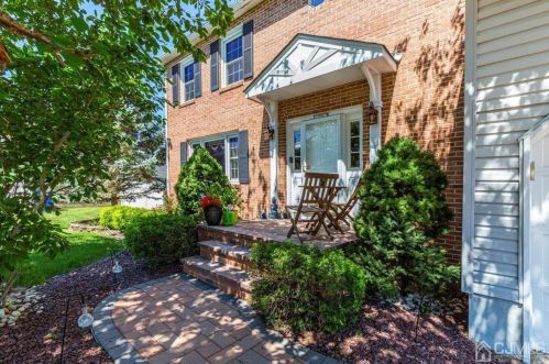 26 Princess Dr, New Brunswick, NJ 08902-4102