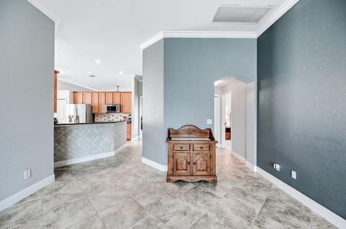 7571 Berkshire Pne Dr, Naples FL 34104-9445 exterior