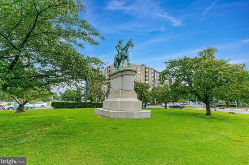 1 Scott Cir, Washington DC 20036-2207 exterior