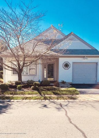 51 Florence Dr, Lakehurst, NJ 08759-6085