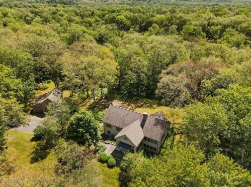 52 Todd Hill Rd, Poughkeepsie NY 12603-3932 exterior