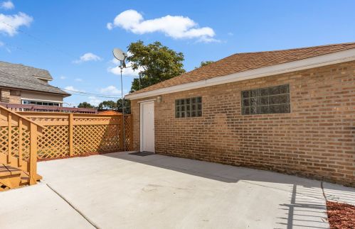 1801 Natchez Ave, Chicago IL 60707-4027 exterior