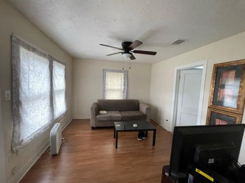 1146 10th St, Hempstead TX  77445-5210 exterior