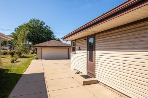 8721 Crawford Ave, Milwaukee, WI 53228-1737