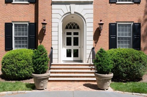 1771 Garraux Rd, Atlanta, GA 30327-2501