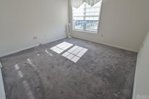 306 Regency Pl, Woodbridge NJ 07095-1036 exterior