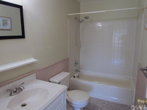 371 Lancaster Ct, Piscataway NJ exterior