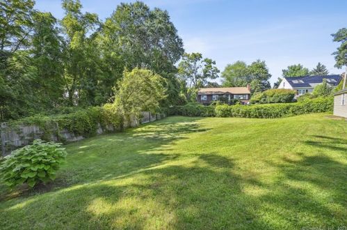 43 St, Windsor Locks CT 06096-1357 exterior